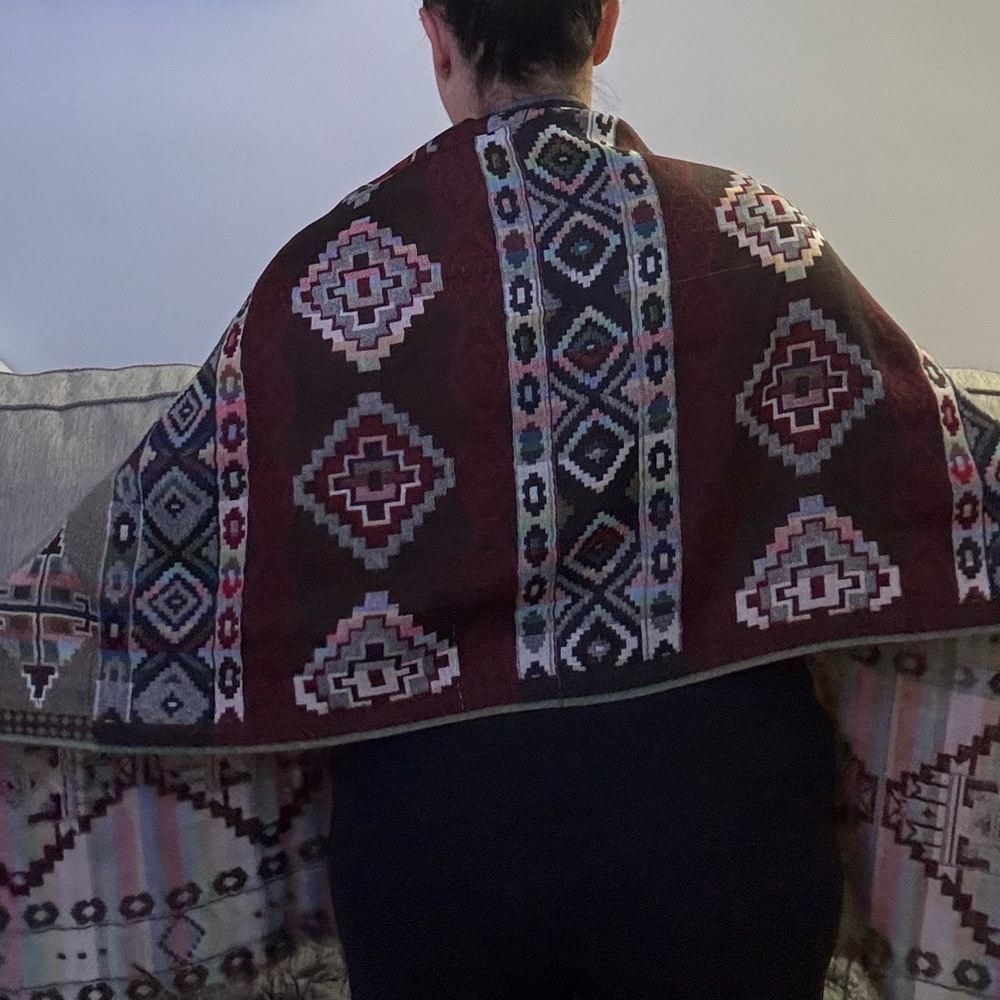 Geometric Patterned shawl - Picture 5 of 5